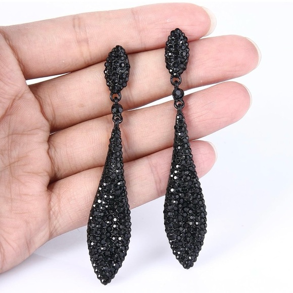 Jewelry - Elegant Black Drop Earrings